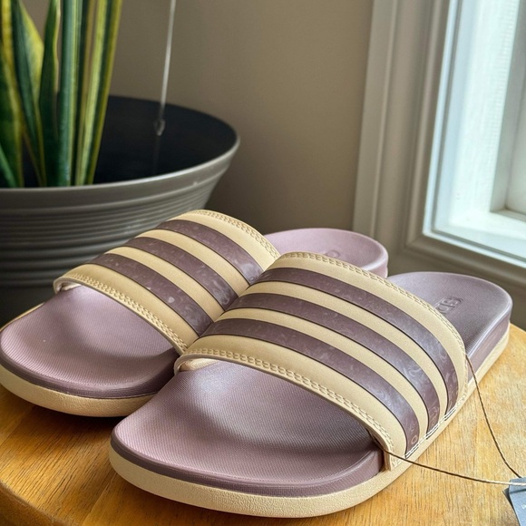 Adidas Adilette wmns US8 BNWT - Picture 1 of 1